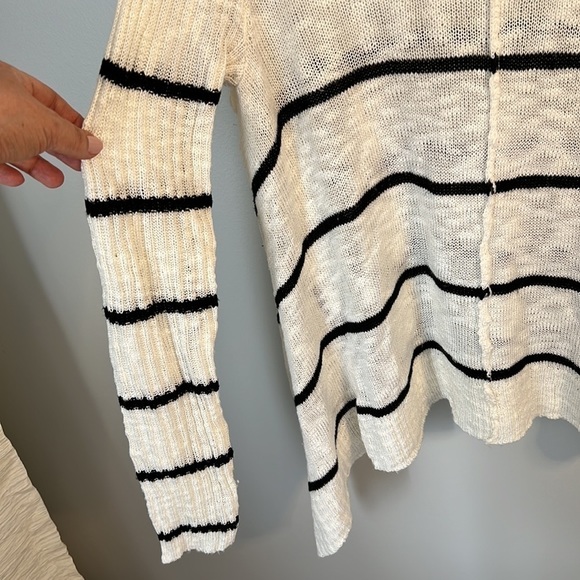 Doe & Rae V-Neck Striped Sweater / Size L - Picture 4 of 7